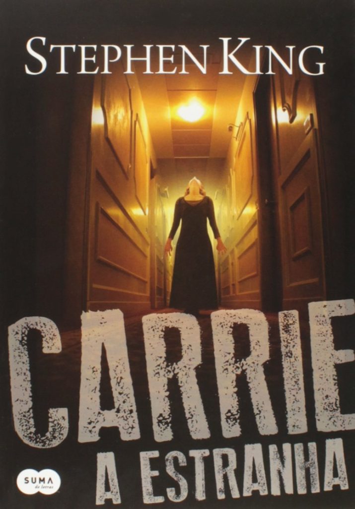 Capa do livro Carrie a estranha